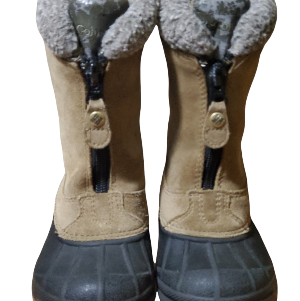 Columbia child's snow boots size 9